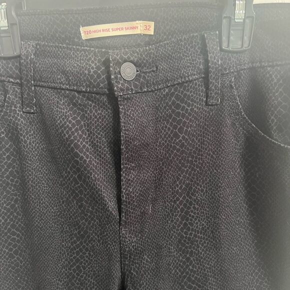 Levi's Women's 720 Black High Rise Super Skinny Jeans, snake animal print. - Picture 2 of 5